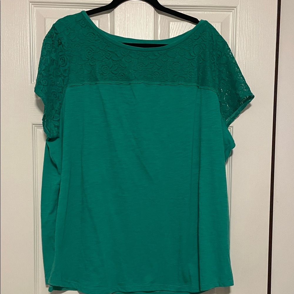 Liz Claiborne Top Size 2X Green w/lace sleeve